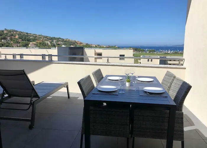 Apartment T2 Climatise A Porticcio, 100m De La Wifi Fibre Porticcio (Corsica)